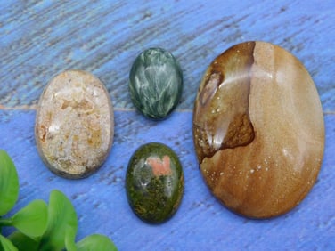 CABOCHONS ROCK STONE LAPIDARY SPECIMEN