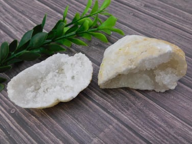 GEODE ROCK STONE LAPIDARY SPECIMEN