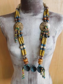 AFRICAN TRADE BEADS ROCK STONE LAPIDARY SPECIMEN