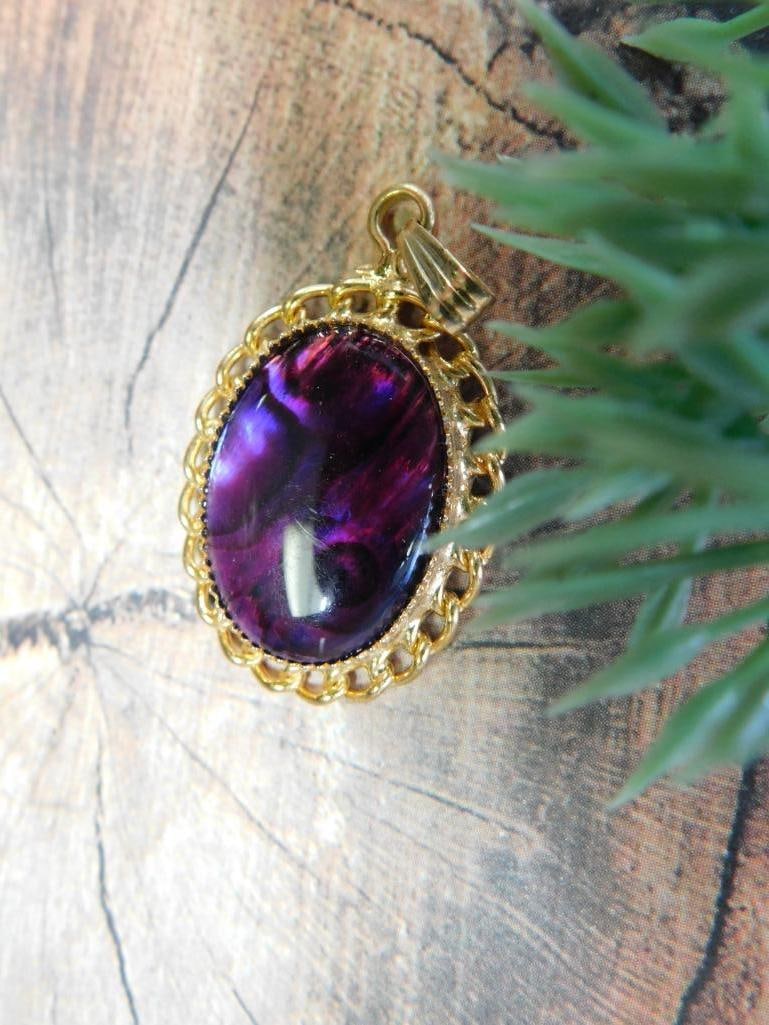 ABALONE PENDANT ROCK STONE LAPIDARY SPECIMEN: ABALONE PENDANT ROCK STONE LAPIDARY SPECIMEN