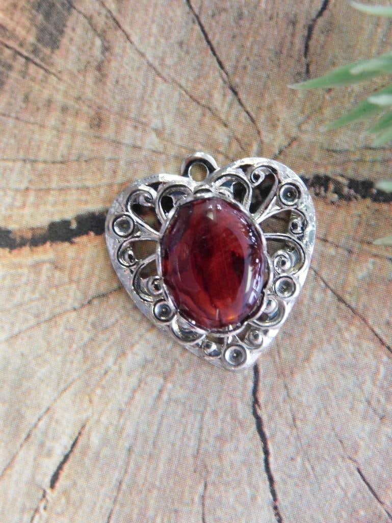 ABALONE HEART PENDANT ROCK STONE LAPIDARY SPECIMEN: ABALONE HEART PENDANT ROCK STONE LAPIDARY SPECIMEN