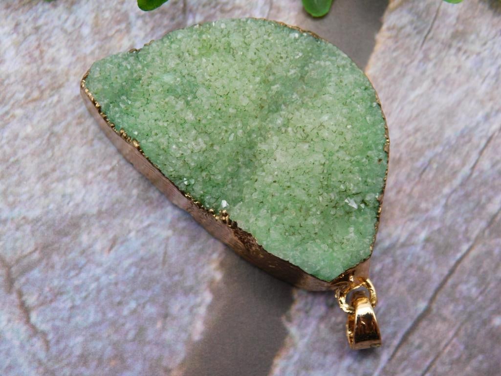 DRUZY QUARTZ PENDANT ROCK STONE LAPIDARY SPECIMEN: DRUZY QUARTZ PENDANT ROCK STONE LAPIDARY SPECIMEN