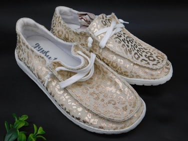 Womens Leopard Print Casual Shoes, Size 8.5