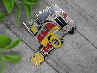 ENAMEL CABOCHON MEDALLION