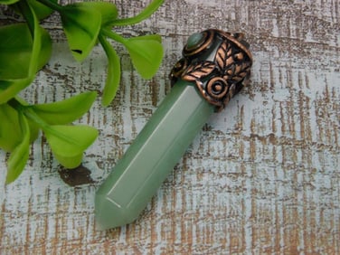 AVENTURINE PENDANT ROCK STONE LAPIDARY SPECIMEN