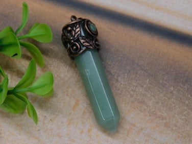 AVENTURINE PENDANT ROCK STONE LAPIDARY SPECIMEN