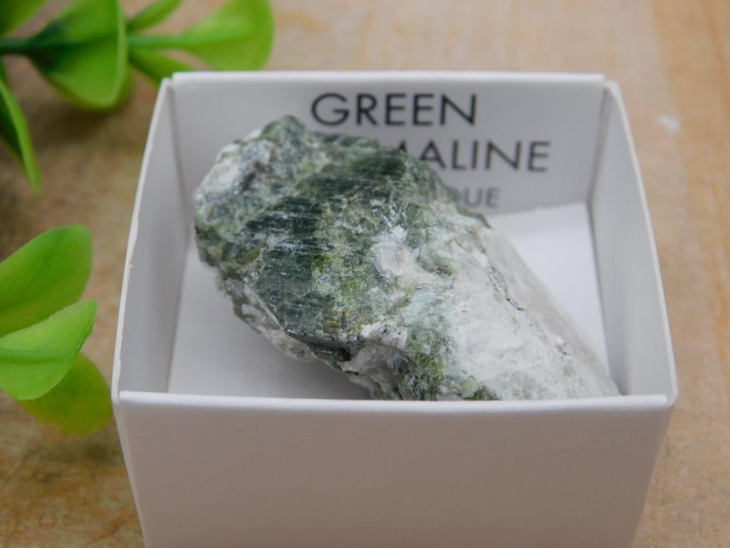 GREEN TOURMALINE ROCK STONE LAPIDARY SPECIMEN: GREEN TOURMALINE ROCK STONE LAPIDARY SPECIMEN