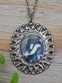 ABALONE PENDANT ON CHAIN NECKLACE ROCK STONE LAPIDARY SPECIMEN