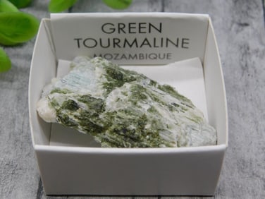 GREEN TOURMALINE ROCK STONE LAPIDARY SPECIMEN