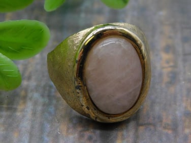 ROSE QUARTZ RING ROCK STONE LAPIDARY SPECIMEN