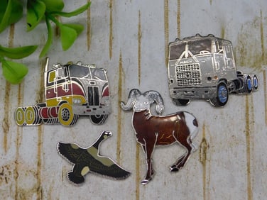 ENAMEL PINS MIXED LOT