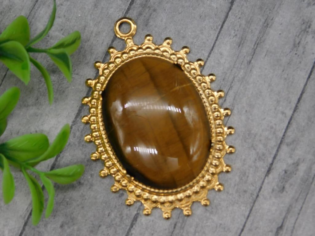 TIGER EYE PENDANT ROCK STONE LAPIDARY SPECIMEN: TIGER EYE PENDANT ROCK STONE LAPIDARY SPECIMEN