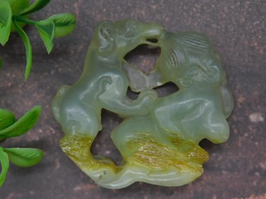 CARVED JADE ROCK STONE LAPIDARY SPECIMEN