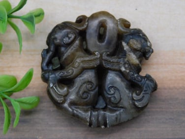 CARVED JADE ROCK STONE LAPIDARY SPECIMEN