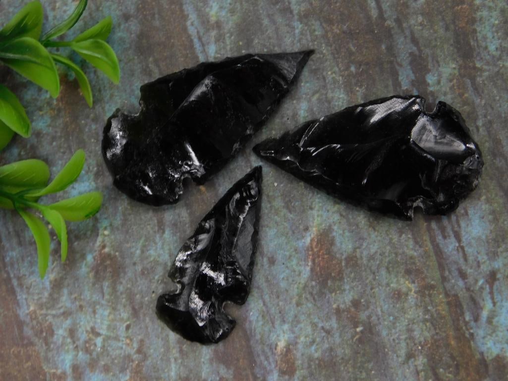 Three Obsidian Arrowheads ROCK STONE LAPIDARY SPECIMEN: Three Obsidian Arrowheads ROCK STONE LAPIDARY SPECIMEN
