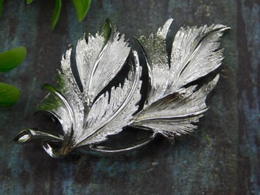 Vintage Silver-Tone Leaf Brooch with Textured Detailing
