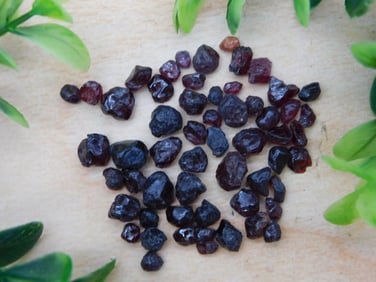 GARNET 50 CARATS ROCK STONE LAPIDARY SPECIMEN