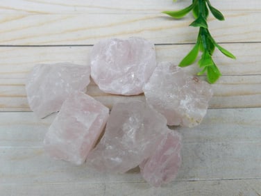 ROSE QUARTZ ROCK STONE LAPIDARY SPECIMEN