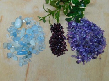 AQUAMARINE GARNET AND AMETHYST ROCK STONE LAPIDARY SPECIMEN