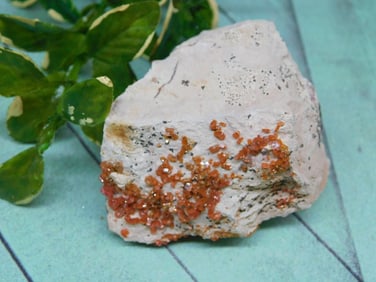 VANADINITE ROCK STONE LAPIDARY SPECIMEN