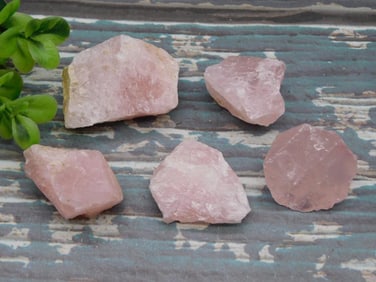 ROSE QUARTZ ROCK STONE LAPIDARY SPECIMEN
