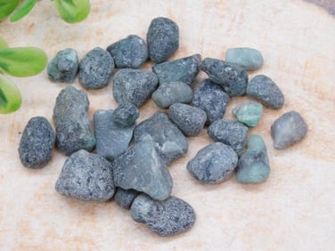 ROUGH EMERALD ROCK STONE LAPIDARY SPECIMEN