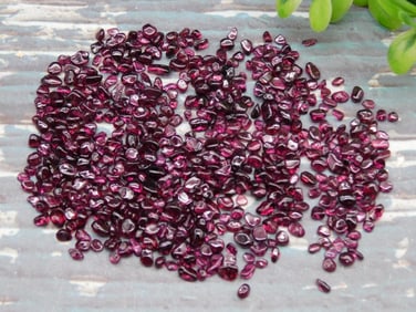 GARNET ROCK STONE LAPIDARY SPECIMEN