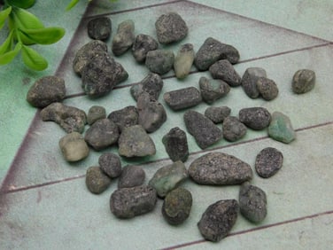 ROUGH EMERALD ROCK STONE LAPIDARY SPECIMEN