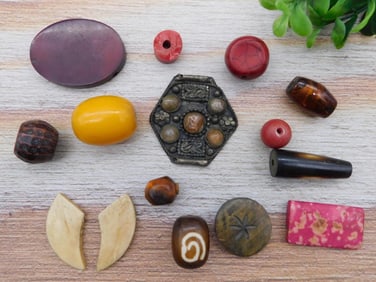 AFRICAN TRADE BEADS ROCK STONE LAPIDARY SPECIMEN