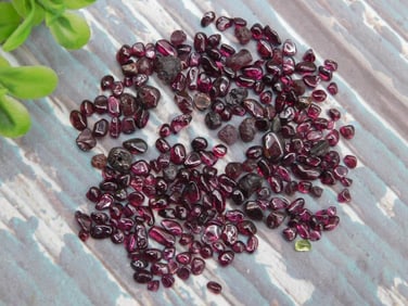 GARNET ROCK STONE LAPIDARY SPECIMEN