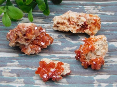 VANADINITE ROCK STONE LAPIDARY SPECIMEN