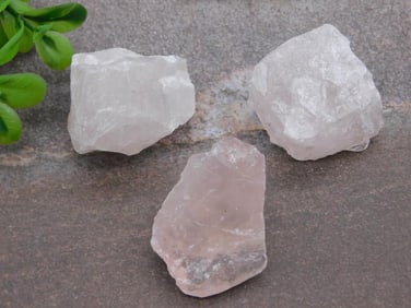 ROSE QUARTZ ROCK STONE LAPIDARY SPECIMEN