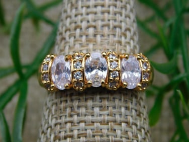 RING ROCK STONE LAPIDARY SPECIMEN