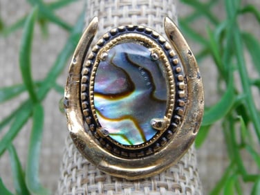 RING ROCK STONE LAPIDARY SPECIMEN