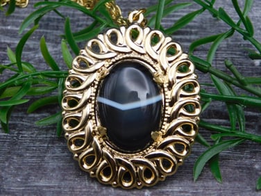 NECKLACE ROCK STONE LAPIDARY SPECIMEN