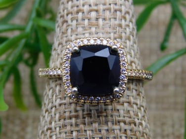 RING ROCK STONE LAPIDARY SPECIMEN