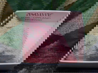 THULITE ROCK STONE LAPIDARY SPECIMEN