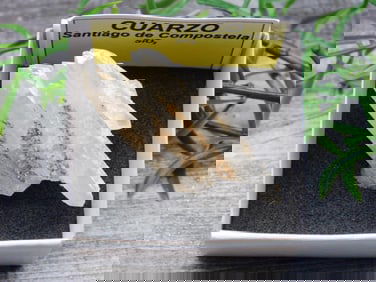 QUARTZ ROCK STONE LAPIDARY SPECIMEN