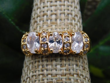 RING ROCK STONE LAPIDARY SPECIMEN