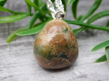 NECKLACE ROCK STONE LAPIDARY SPECIMEN