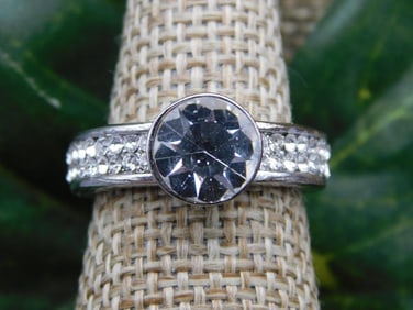 RING ROCK STONE LAPIDARY SPECIMEN