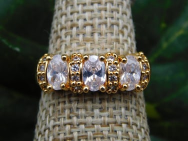 RING ROCK STONE LAPIDARY SPECIMEN