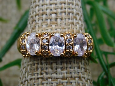 RING ROCK STONE LAPIDARY SPECIMEN