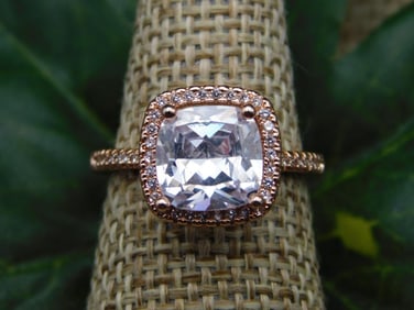 RING ROCK STONE LAPIDARY SPECIMEN