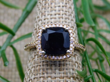 RING ROCK STONE LAPIDARY SPECIMEN