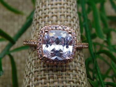 RING ROCK STONE LAPIDARY SPECIMEN