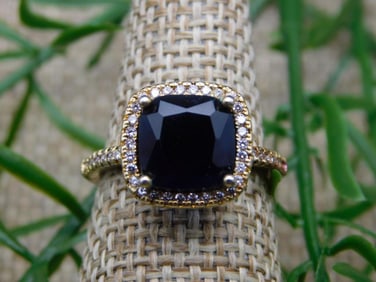 RING ROCK STONE LAPIDARY SPECIMEN