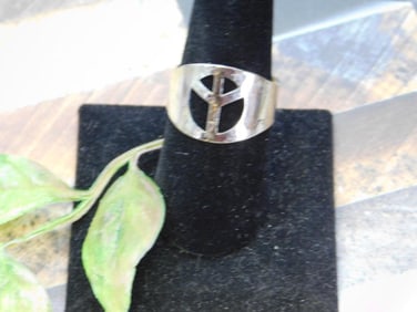 RING ROCK STONE LAPIDARY SPECIMEN