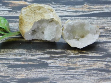 GEODE ROCK STONE LAPIDARY SPECIMEN