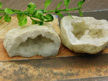 GEODE ROCK STONE LAPIDARY SPECIMEN